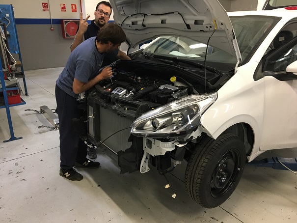 Desmontando Peugeot 208 Volant RACC